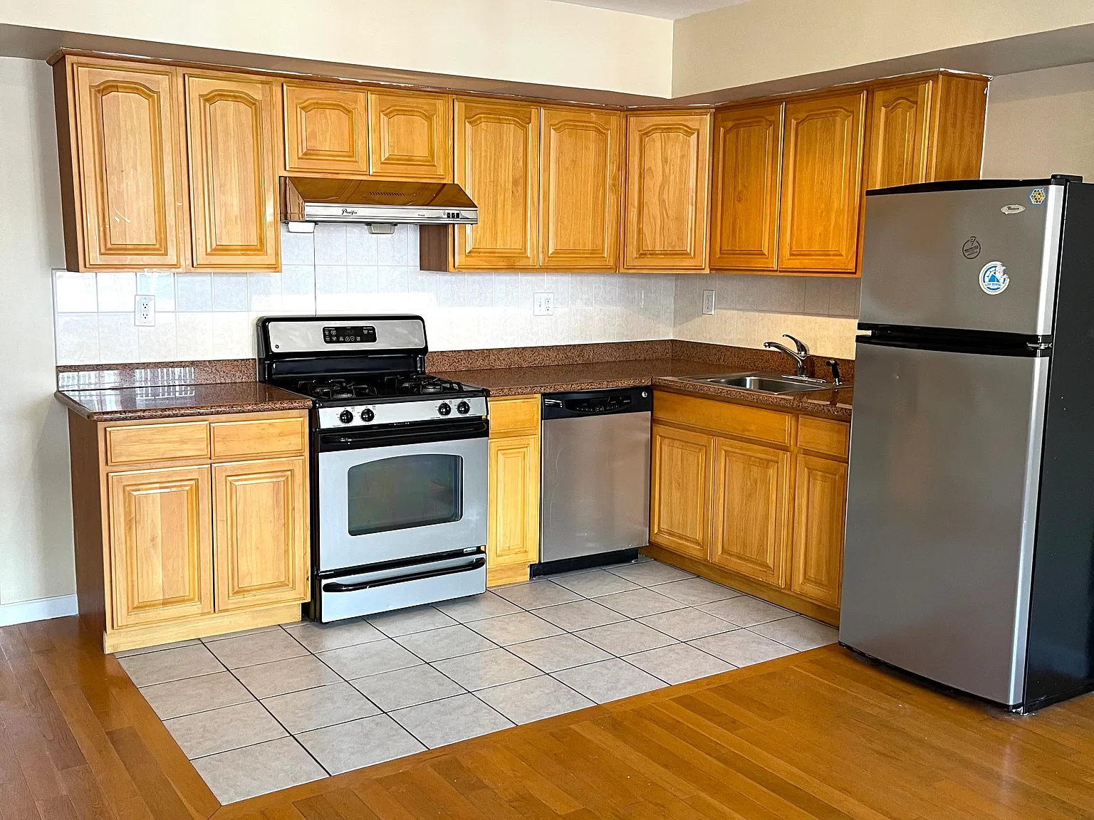 3 bed, 2.5 bath, $2,400 — Photo 4