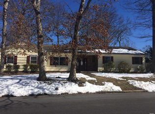 21 Ellbert St, Smithtown, NY 11787