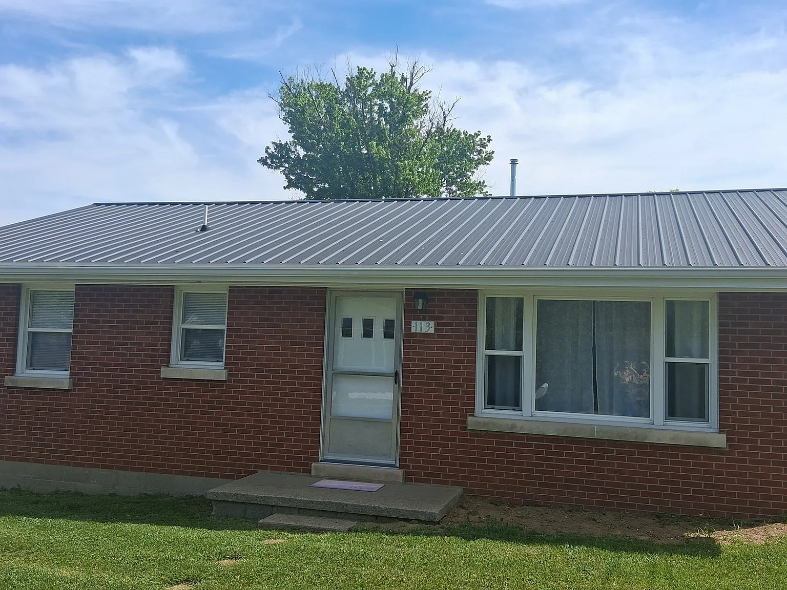 3 Bedroom Brick Ranch located in quiet neighborhood — Photo 1