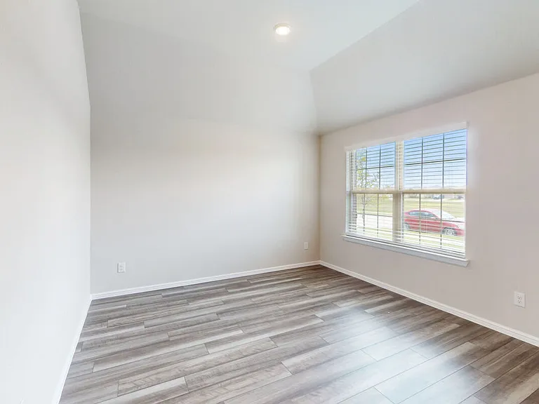 1817 Grassland Dr — Photo 11