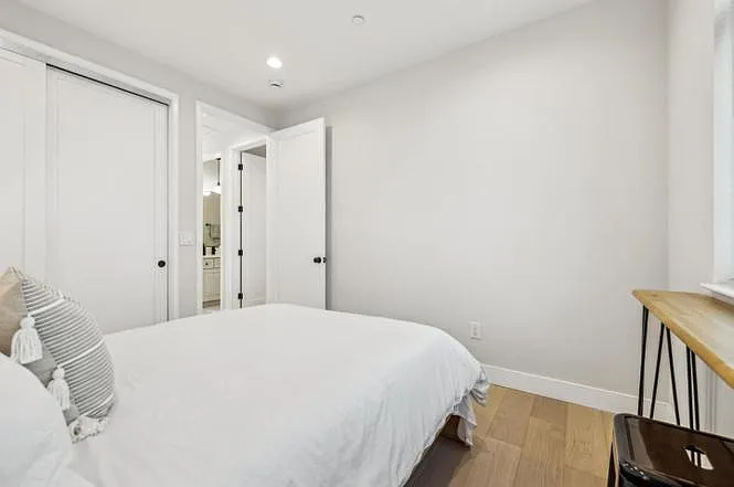 546A Oxford Ave — Photo 11