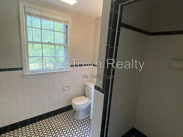 3570 Poplar Ave — Photo 17