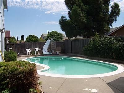 2nd image of 1073 Sparrow Ln