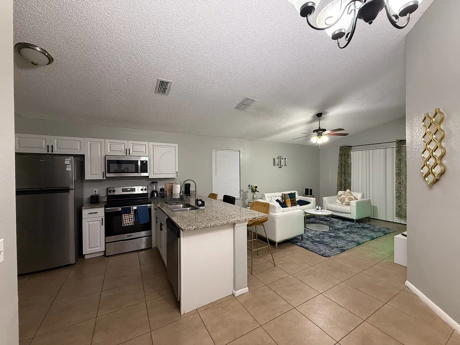 3 bed, 1009 sqft, $850 — Photo 2