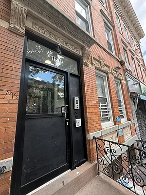 Rented by Pear NYC LLC | media 10