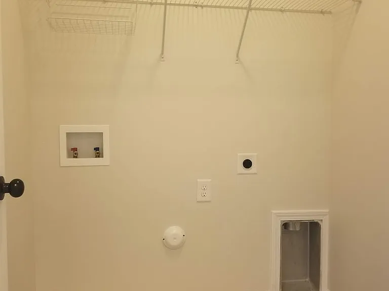 411 Cyrus Thompson Dr — Photo 32