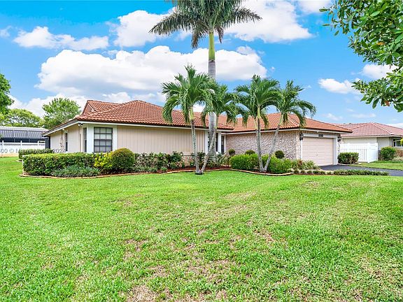 5th image of 11282 NW 11th Ct