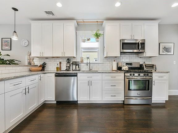 4th image of 4446-4448 Washington St #4448-2