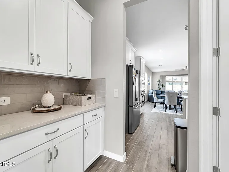 10518 W Albert Ln — Photo 10