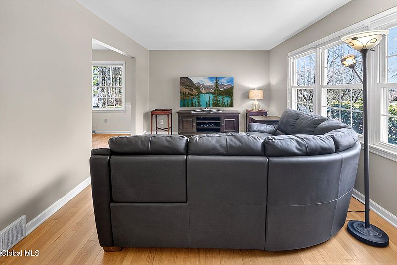 5th image of 17 Tamarack Lane
