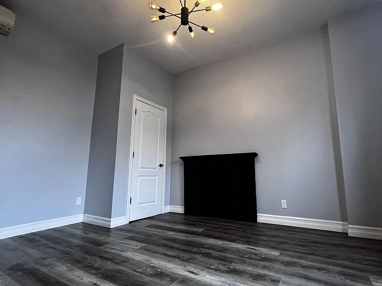 295 James St N #1 — Photo 3