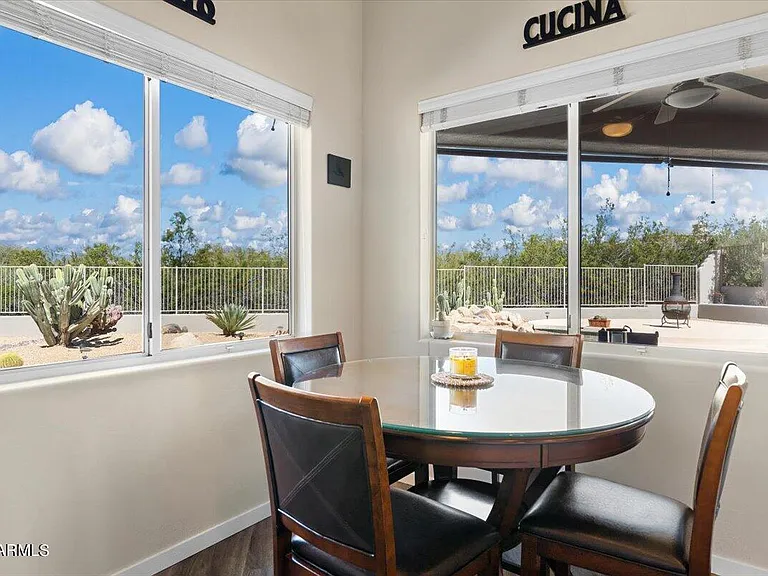 KITCHEN DINING
