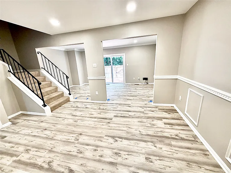 8565 Chester Grove Ct — Photo 4