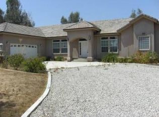 878 W County Line Rd, Calimesa, CA 92320
