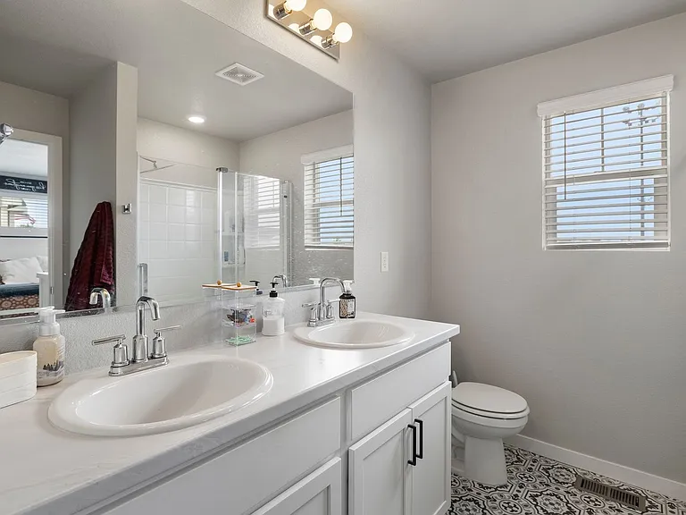 253 Molinar St — Photo 18