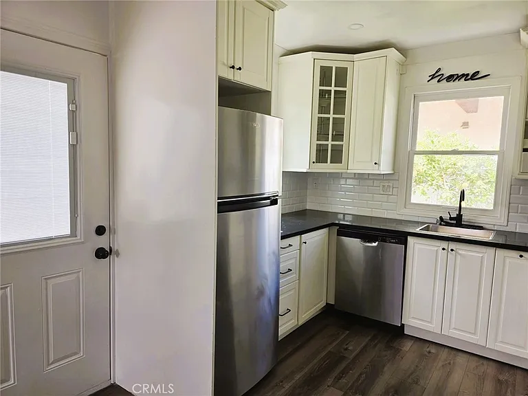 501 Avenue B #C — Photo 5