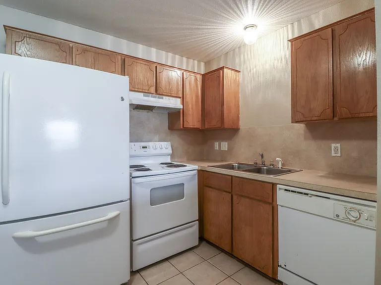 807 Leifester Cir #B — Photo 10
