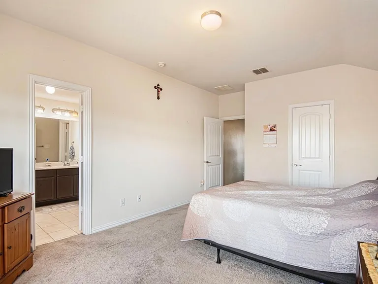 2216 Old Leonard St — Photo 13