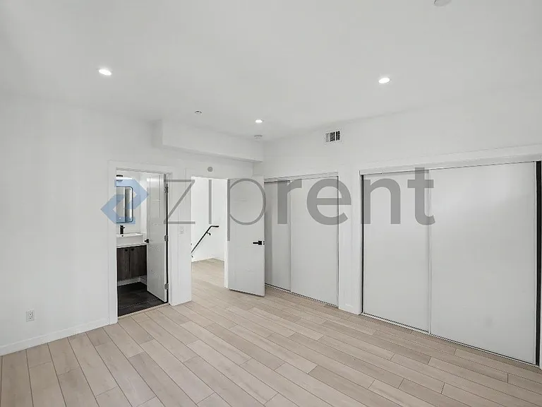 246 N Dillon St #1/2 — Photo 12