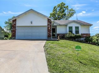 202 Spring Lake Dr, De Soto, MO 63020