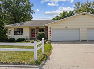 1022 Chatham Dr, Williamsburg, IA 52361