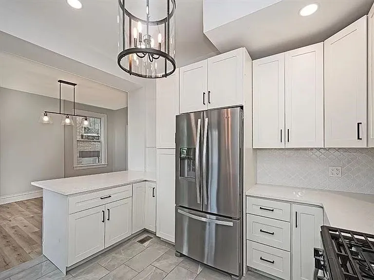 923 Adelaide St — Photo 13