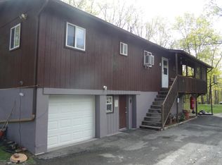 1199 Bluebird Ln, Bushkill, PA 18324