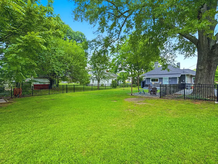 2601 Derita Ave — Photo 37