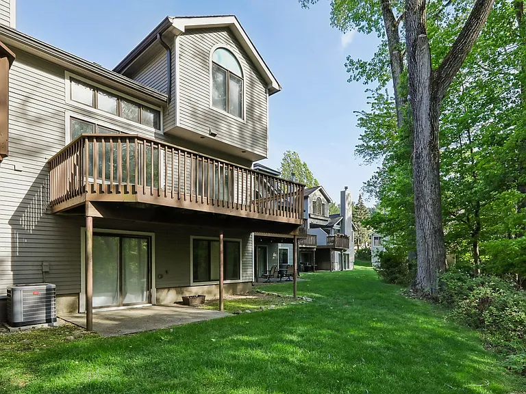 79 Lakeview Dr — Photo 43