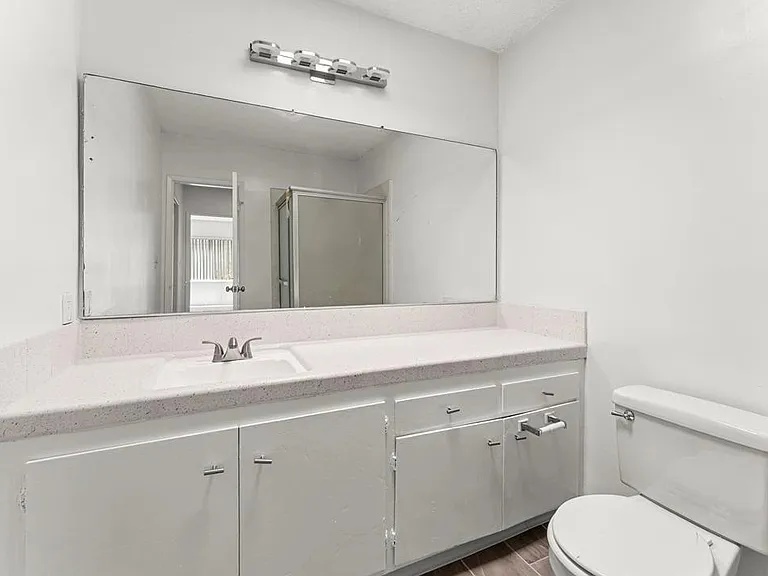 11946 Montana Ave #302 — Photo 19