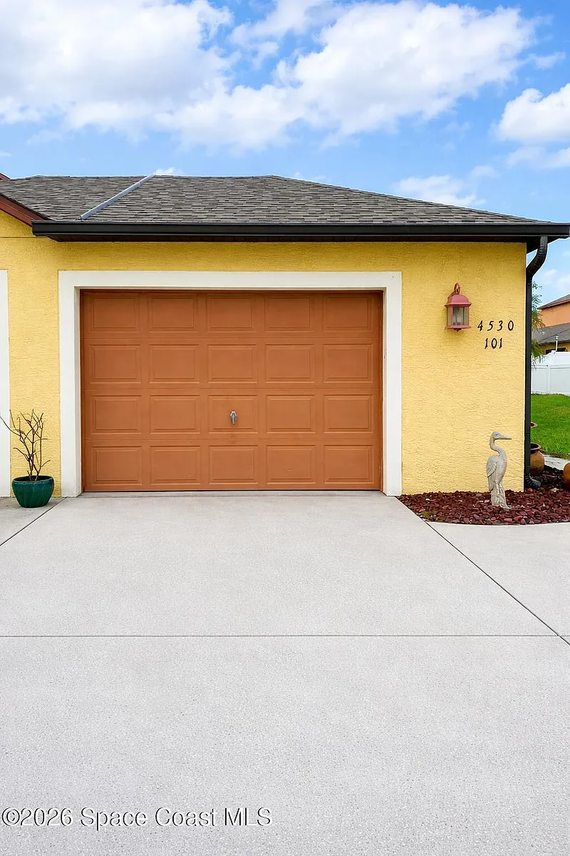 Building Photo - 4530 Radiant Way #101