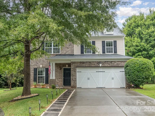 9909 Barrands Ln, Charlotte, NC 28278