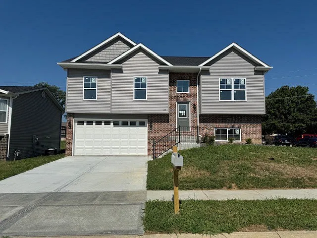 33 Faith Dr — Photo 1