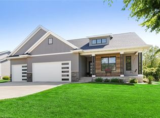 6313 Ushers Ridge Dr NE, Cedar Rapids, IA 52411