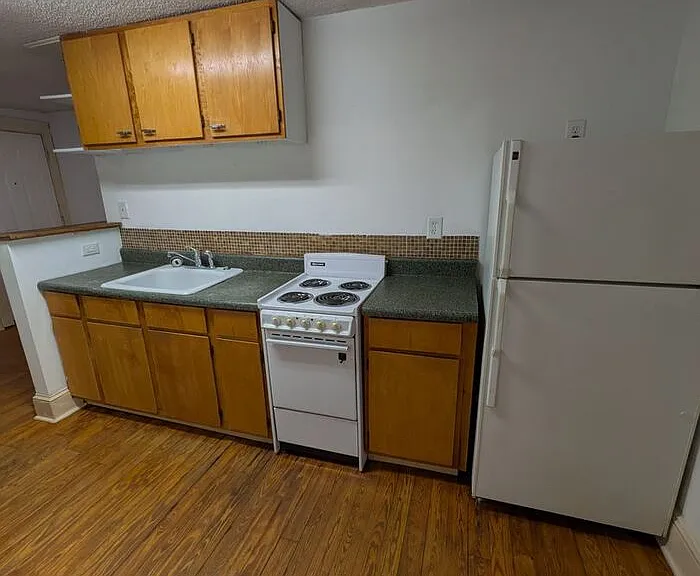 549 2nd St NE #B — Photo 5