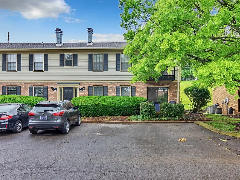 764 Fox Ridge Dr — Photo 2