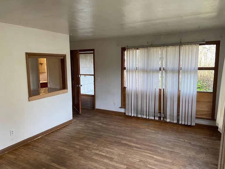 1324 Garrison Ave — Photo 3