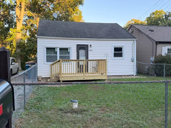 1439 Pin Oak Dr, Akron, OH 44312