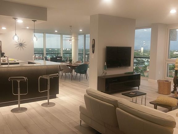 2nd image of 4031 Gulf Shore Blvd N Penthouse 3D