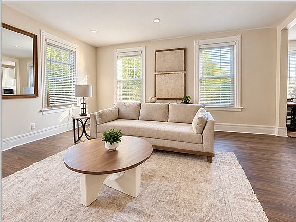 2nd image of 23 Euclid Ave APT 2