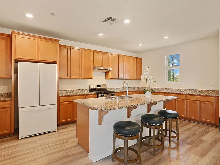1457 W Woodward Ave — Photo 4