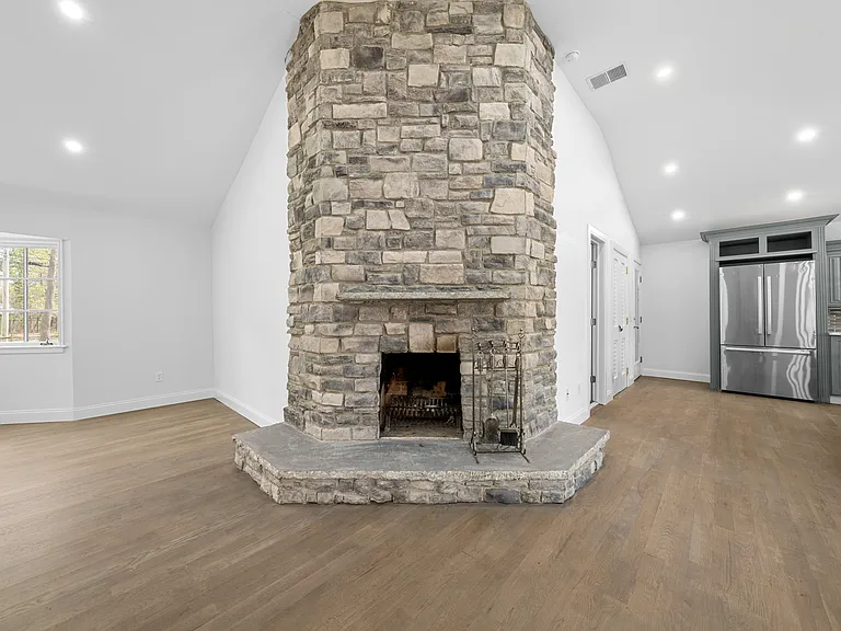 257 Southlawn Ave — Photo 8