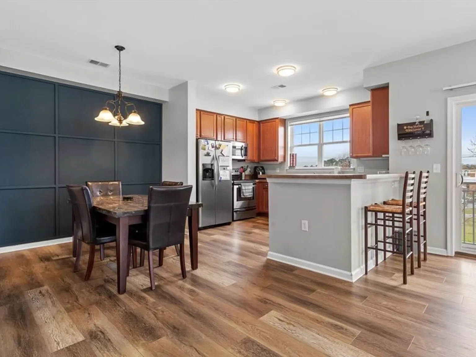 2 bed, 1367 sqft, $1,850 — Photo 3