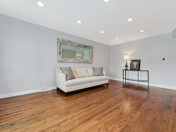 3rd image of 5043 N Oak Park Ave