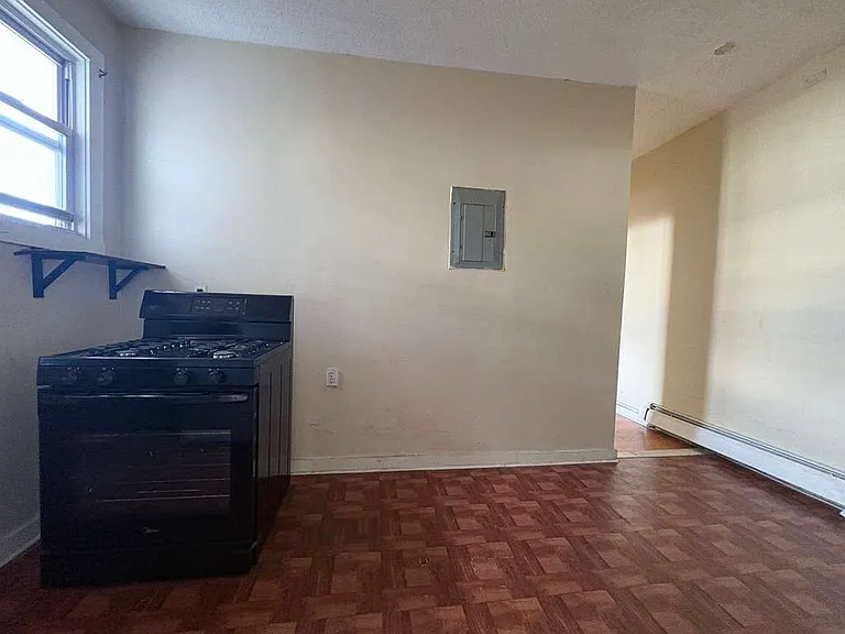 59 Derby Ave #2R — Photo 8