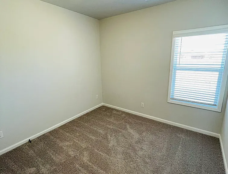 126 Lauren St — Photo 24