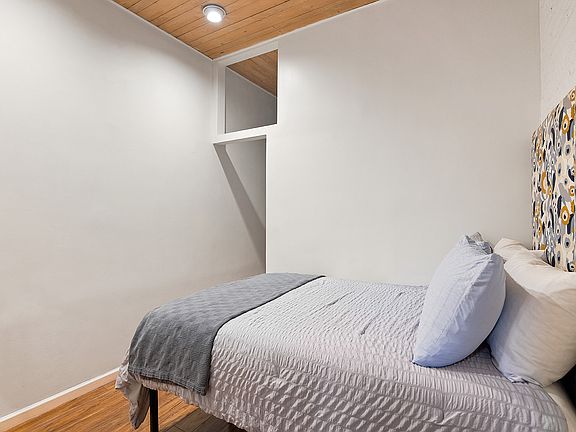 5th image of 521 E 83rd St APT 1W
