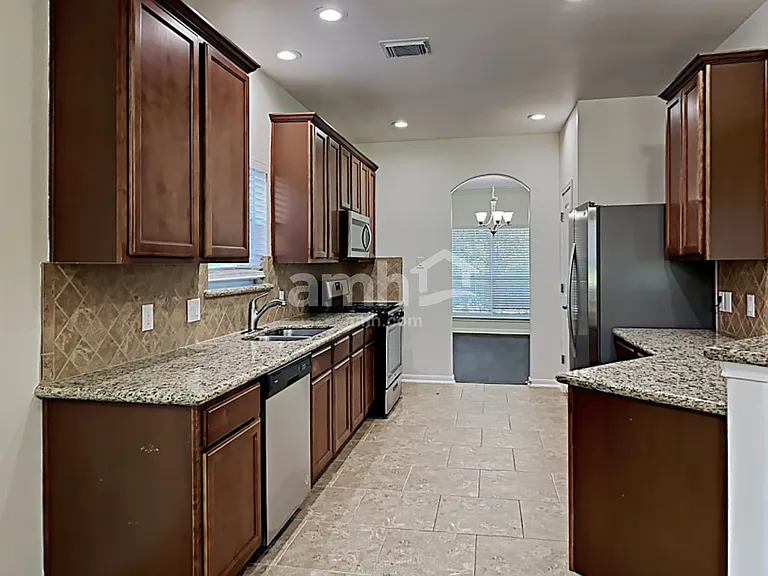 1735 Park Oak Dr — Photo 4
