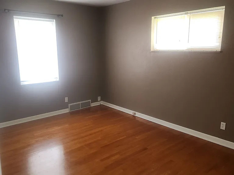 Knollshire Dr — Photo 11