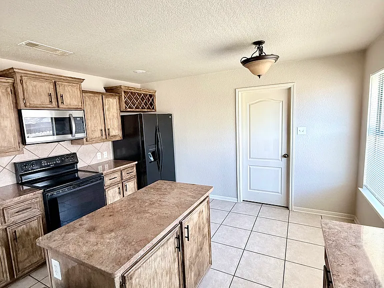 2708 Hydrangea Ave — Photo 10